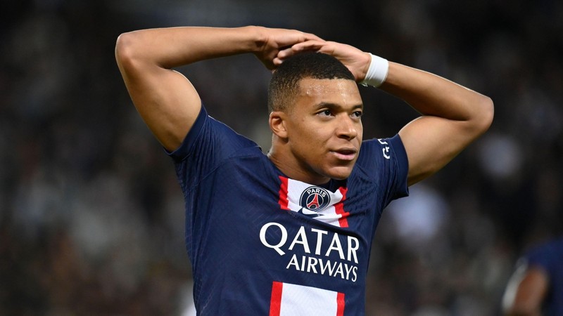 Và cầu thủ số 1 của PSG, Mbappe cũng có mức tương khổng lồ dù rất trẻ