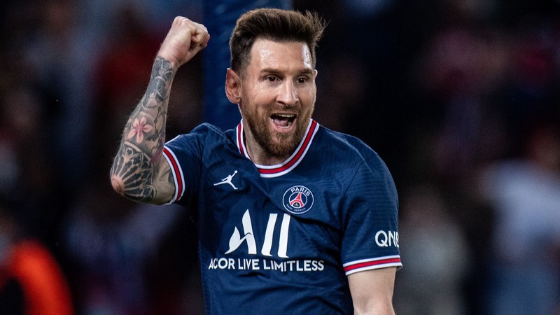 Messi khi chuyển tới PSG trở thành cầu thủ hưởng lương cao nhất thế giới