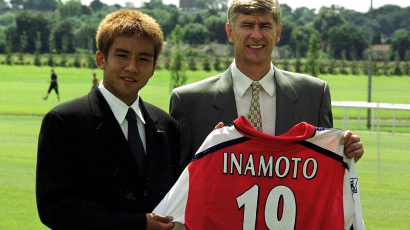 Junichi Inamoto là một cầu thủ Nhật Bản đá Ngoại Hạng Anh đầu tiên trong lịch sử